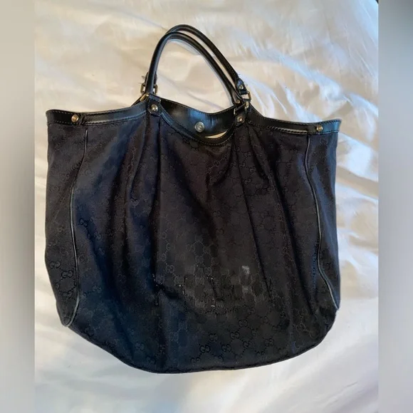 Authentic Black Gucci XL Suckey - Picture 4 of 9